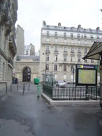 De Ingang van het station