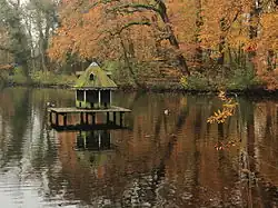 Herfstsfeer in historisch park Heremastate.