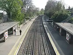 Een blik naar het zuiden vanuit de loopbrug tussen de trappenhuizen