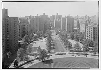 De flatgebouwen van Parkchester in 1951