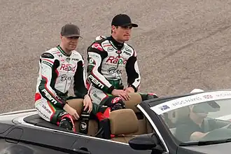 Michael Laverty (rechts) met Broc Parkes in 2014.