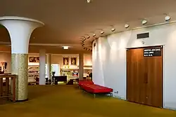 buiten de grote zaal