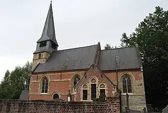 Parochiekerk Sint-Mattheus met kerkhof