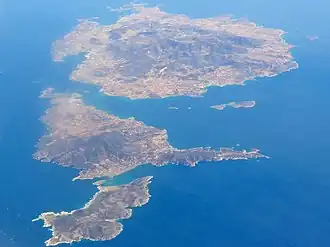 Despotiko (onder), Paros (boven) en Antiparos