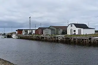 Gebouwen in de haven van Parson's Pond