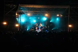 The Partysquad met MC Laurent(l) en Jerry Leembruggen (r)