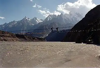 hangbrug over de Hunza bij Passu