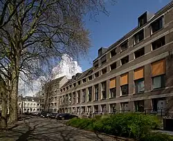 Complex tussen de Pastoor de Kroonstraat en de Zuid-Willemsvaart te Den Bosch. Gebouwd in 1979/85. Ontworpen door Gerard Wijnen en Tom Senders.
