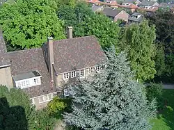 De pastorie vanaf de kerktoren gezien