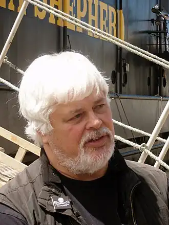 Paul Watson voor de MS Steve Irwin in Hobart.