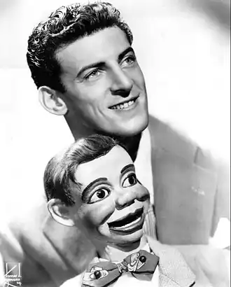 Paul Winchell in 1951 met een van zijn buikspreek-poppen.