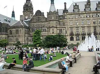 Stadhuis naast de Peace Gardens. Een voorbeeld van neogotiek