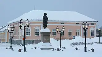 Pekkatori met standbeeld van Brahe