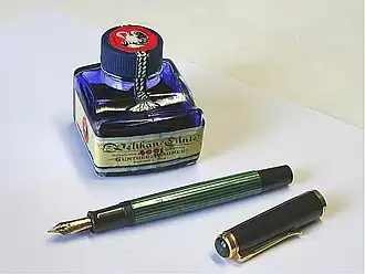 Klassieke Pelikan zuigerpen (vervaardigd 1989) en inktglas