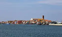 Algemeen gezicht op het dorp Pellestrina vanaf de lagune