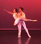 Van arabesque penché naar attitude