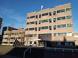 Personeels-en leveranciersingang (achterzijde)