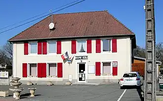 Gemeentehuis en school