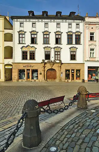 Het paleis gezien vanaf het Horní náměstí (Bovenplein).