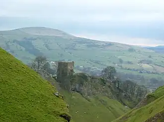 Peveril Castle tussen de heuvels