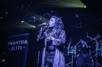 De band tijdens een live-uitvoering in 2018