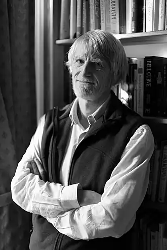 In zijn persoonlijke bibliotheek op 21 januari 2019