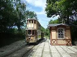Motorwagen KS 22 onderweg op de museumtramlijn bij de halte Flemmingsminde.