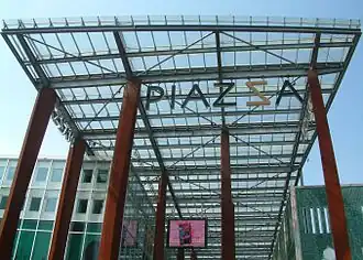 Piazza, entree aan het 18 Septemberplein (binnenstad)