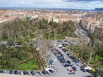Het Piazza Vittoria in oostelijke richting vanuit het Palazzo dei Normanni