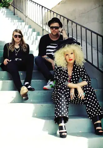 Svala Björgvinsdóttir (rechts)