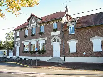 Gemeentehuis en school