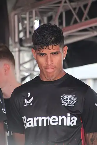 Hincapié in 2022 als speler van Bayer Leverkusen