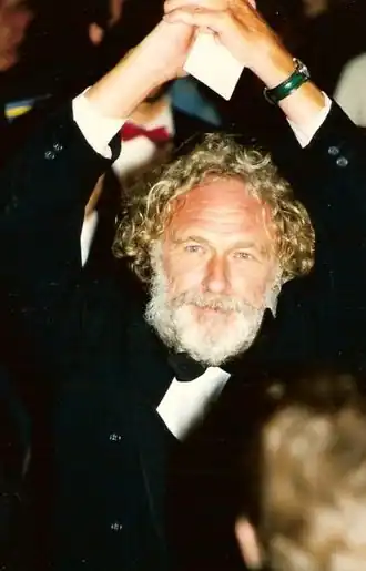 Le Grand Blond avec une chaussure noire