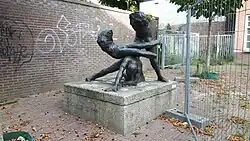 Kunstwerk van Ronald Tolman uit 1988 aan het Karrengas