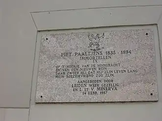 Immortelle IX (eerste kwatrijn), hoek Hooigracht en Nieuwe Rijn in Leiden