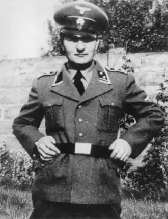 Pieter Menten (1941); volgens zijn advocaat betreft dit een bedrieglijke truc-foto