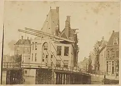 De ophaalbrug vastgelegd door Pieter Oosterhuis in de jaren zestig van de 19e eeuw met Svych Toren