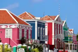 Voorgevels van gerestaureerde panden aan de Pietermaaiweg.