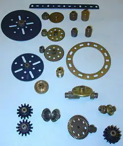 Verschillende Meccano-onderdelen