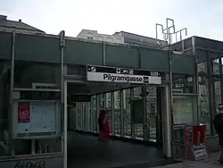 Het zuidelijke toegangsgebouw.