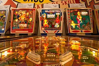 De Majorettes-flipperkast in het Pacific Pinball Museum