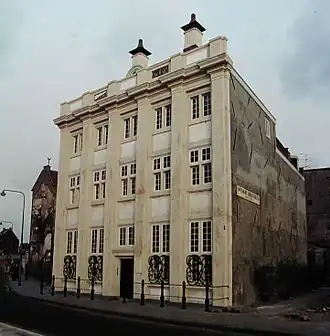 Het Huis De Pinto, ca. 1975, nadat de andere huizen waren afgebroken