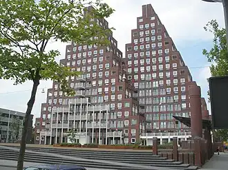 De Piramides, achterzijde