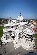 Kathedraal van Pisa en het Baptisterium gezien vanaf de Toren van Pisa