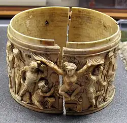 Pyxis met geboorte en jeugd van Dyonisos, 5e eeuw