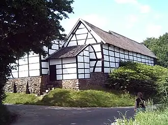 Het gebouw vanuit het zuidoosten gezien