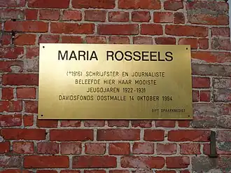 Gedenkplaat voor Rosseels aan woonhuis in Oostmalle