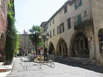 Place des Arcades