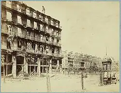 Verwoeste gebouwen na de Commune van Parijs, 1871