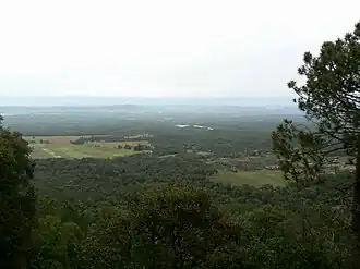 De Plaine des Maures vanaf het Massif des Maures